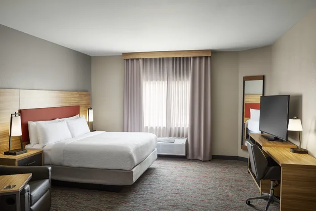 جناح استوديو بسرير كينج، Candlewood Suites Milwaukee Airport-Oak Creek 1/2