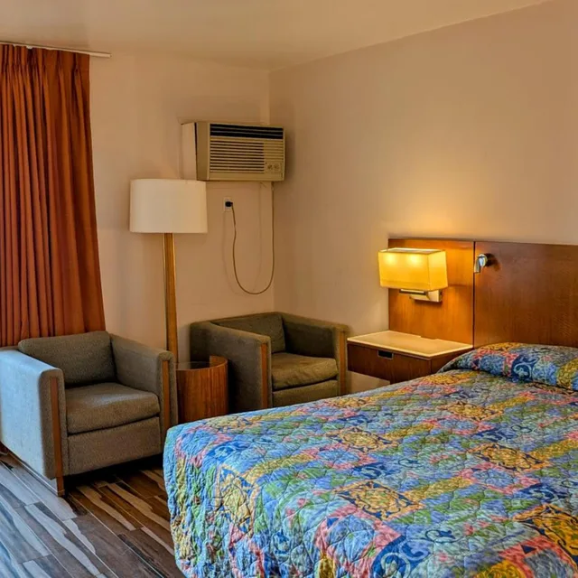 Deluxe, Queen Bed, ROYAL CENTURY 3/10