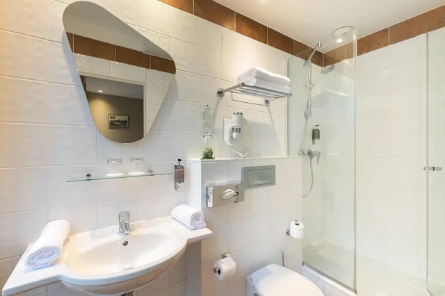 غرفة كلاسيكية ثلاثية بسريرين منفصلين مع أريكة، Hotel Magenta 38 by Happyculture 4/7