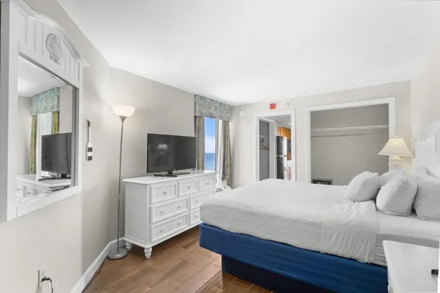 Suite, King Bed, Ocean Front، Monterey Bay Suites 1/6