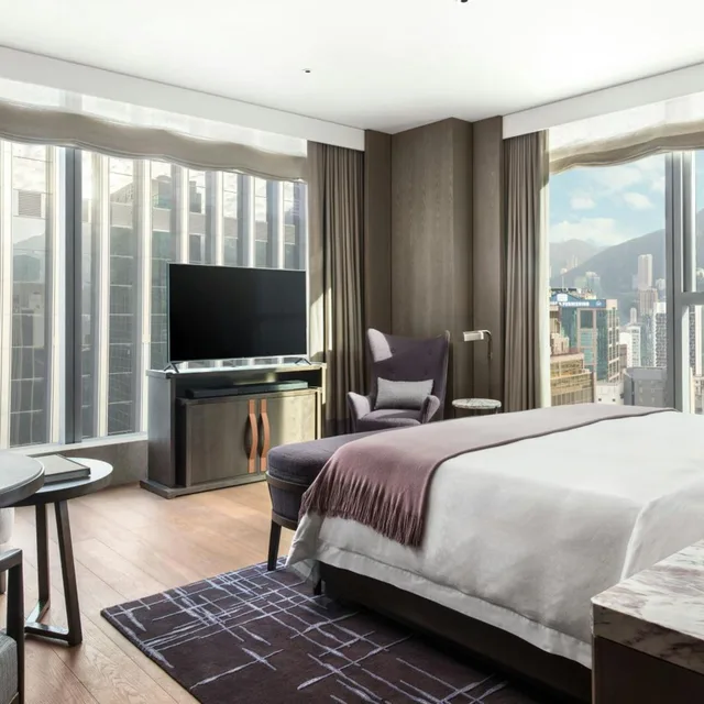 Premier, King Bed, Partial Harbour View، The St. Regis Hong Kong 1/10