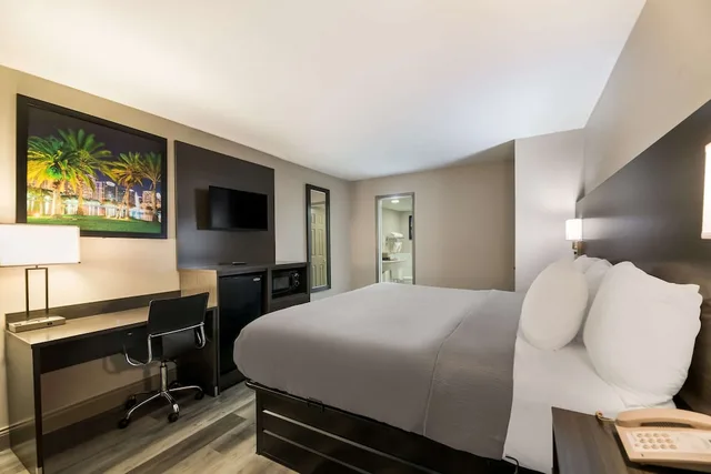غرفة قياسية بسرير كوين للمدخنين، Quality Inn & Suites Altamonte Springs Orlando-North 3/6