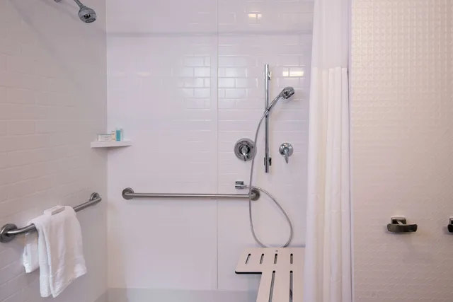 جناح استوديو بسرير كينج لذوي الإعاقة، Hampton Inn Suites Wisconsin Dells Lake Delton 8/9