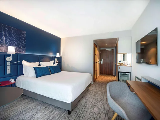 غرفة بريفيليج بانورامية بسرير مزدوج بإطلالة على البحر بشرفة، Hotel Mercure Toulon La Seyne-Sur-Mer 2/3