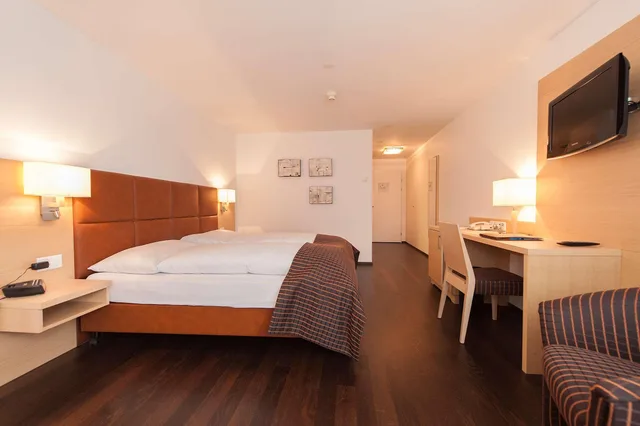 Comfort, Double Bed, TOP SeminarHotel am Aegerisee 3/4
