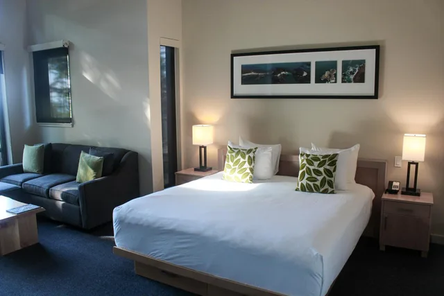 استوديو بسرير كينج، Black Rock Ocean Front Resort 4/10