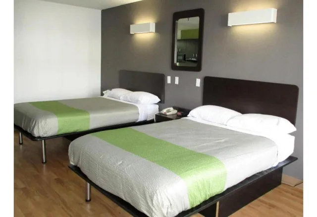 2 Full Beds - Non-Smoking, Kitchen، Studio6 Alexandria, LA 3/9
