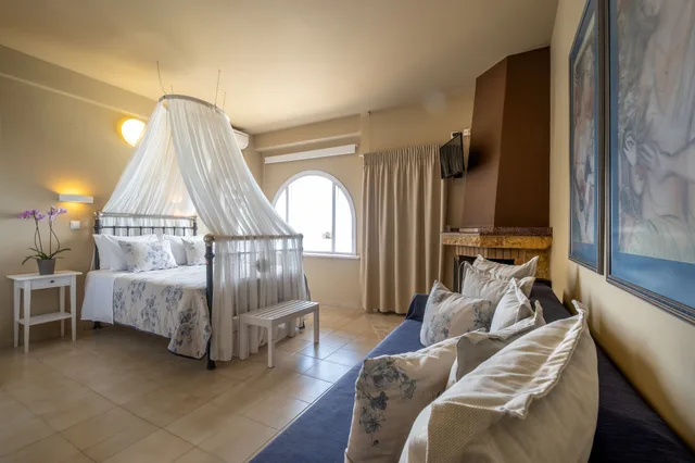 جناح ديلوكس بسرير كينج مع أريكة، Nelly's Apartments 4/6