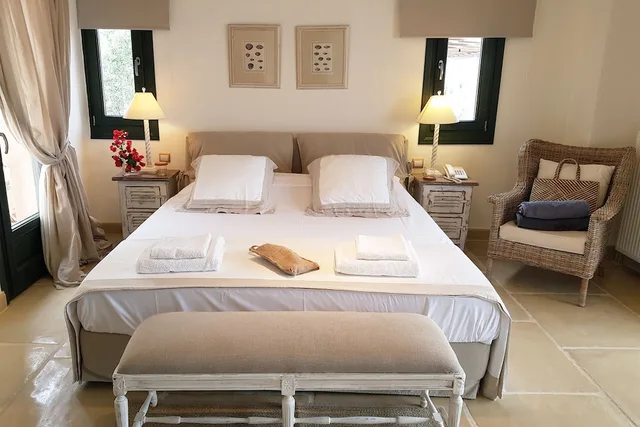 جناح بسرير كينج بإطلالة على البحر بشرفة، Thermesea Luxury Lodge 2/3