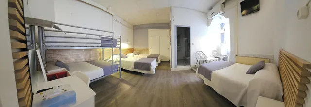 غرفة داخلية بخمسة أسرّة بحمام خاص، Hotel Palermo 2/7
