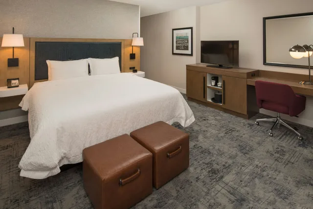 غرفة بسرير كينج، Hampton Inn and Suites by Hilton Portland-Pearl District 3/4