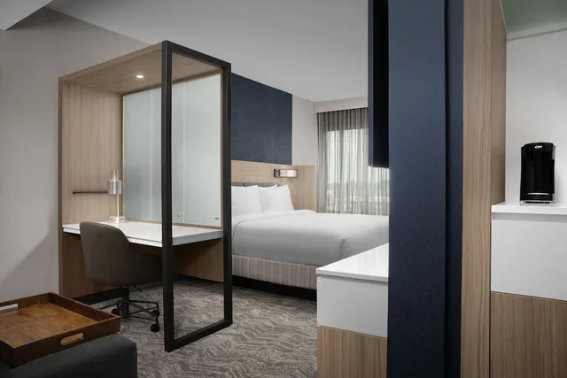 جناح بسرير كينج مع سرير سحّاب إضافي لذوي الإعاقة، Springhill Suites by Marriott Lexington Fritz Farm 3/3