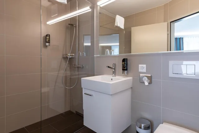 غرفة بسريرين منفصلين، Trip Inn Zurich Hotel 3/3