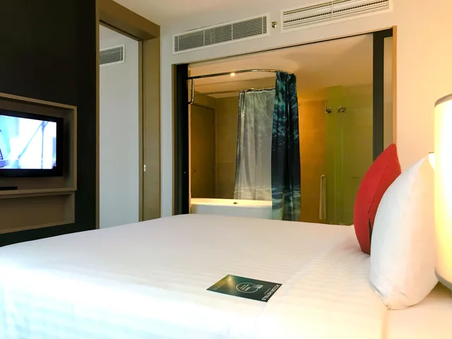 جناح سوبيريور بسرير كوين، Mercure Kuala Lumpur Shaw Parade 1/5