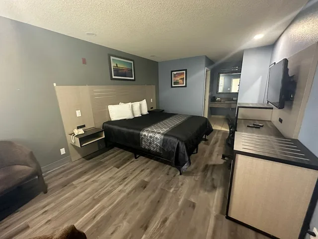 غرفة قياسية بسرير كينج، Orange Tustin Inn 2/10