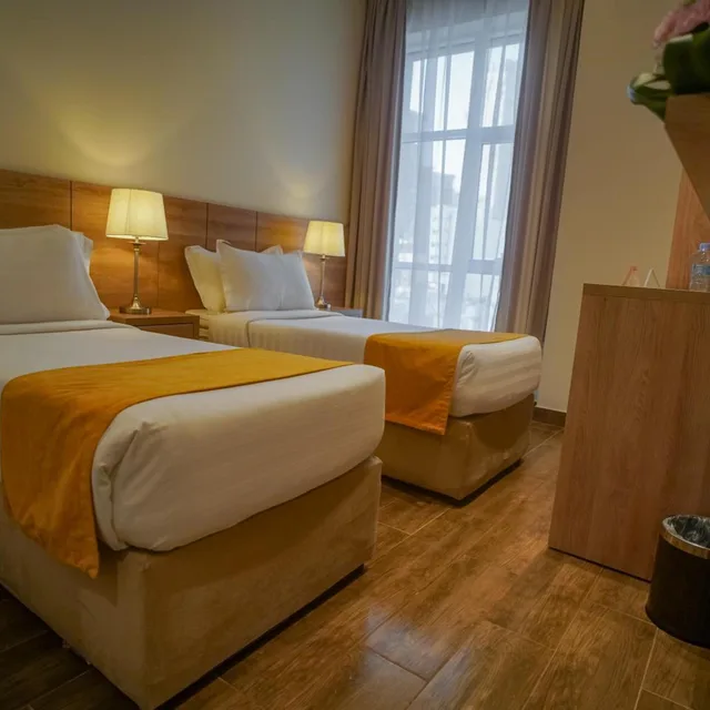غرفة بسريرين منفصلين، فندق وورث إيليت(Worth Elite Hotel) 2/10