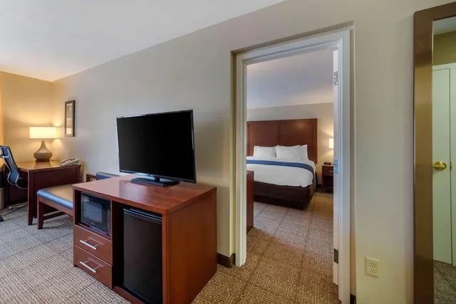 جناح بسرير كينج وسريرين كوين، Comfort Inn & Suites Northern Kentucky 5/8