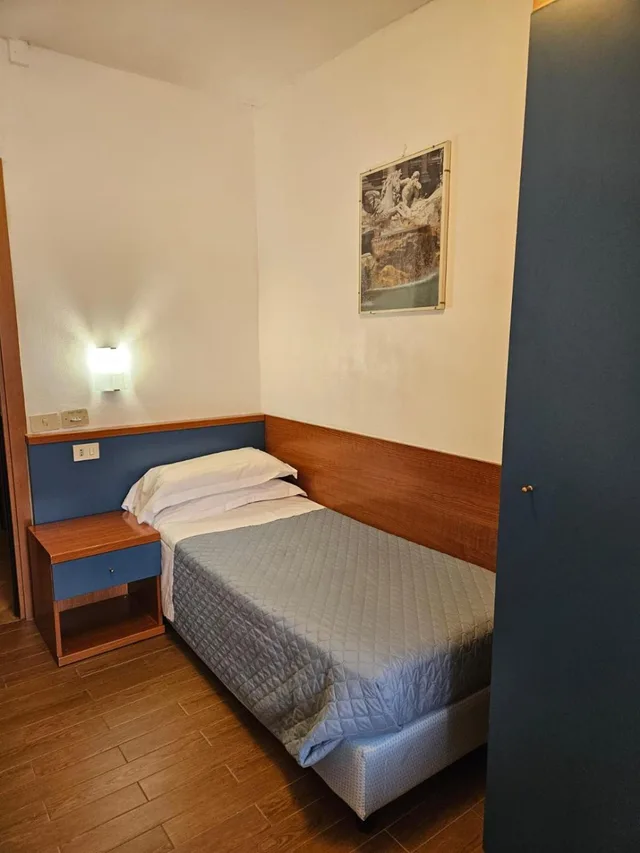 غرفة اقتصادية مفردة بحمام مشترك بحمام خاص، Hotel Julia 1/5