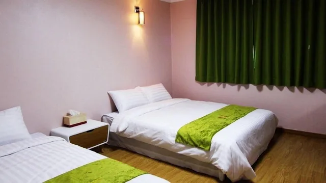 غرفة ثلاثية، Jeju R Hotel Guest House Hostel 2/2