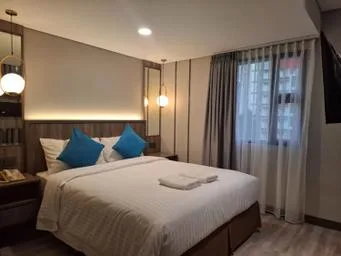 غرفة تنفيذية بسرير مزدوج، Grand Tropic Suites Jakarta 1/3