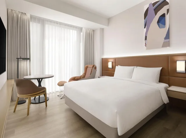 غرفة بسرير كوين في طابق مرتفع، AC Hotel by Marriott Seoul Gangnam 3/6