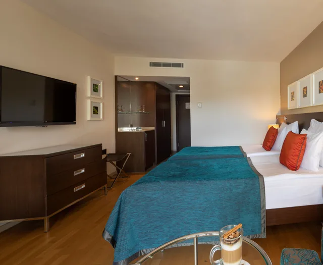 Superior, Queen Bed, Sea Side, on the Side، Arum Barut Collection 1/7