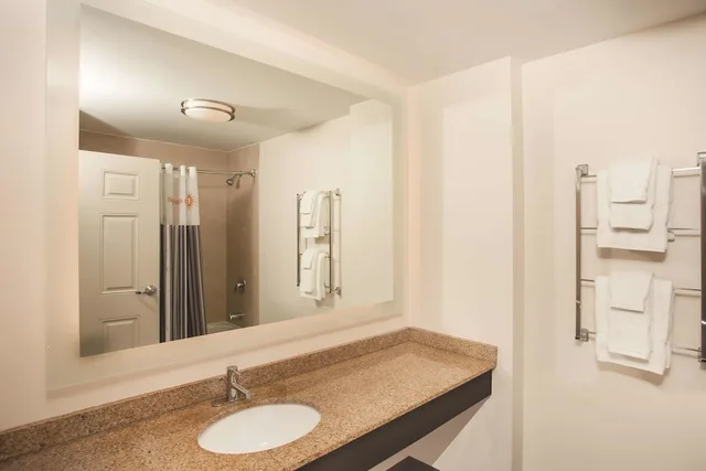 غرفة ديلوكس بسرير كينج، La Quinta Inn Suites By Wyndham Chicago Downtown 10/10
