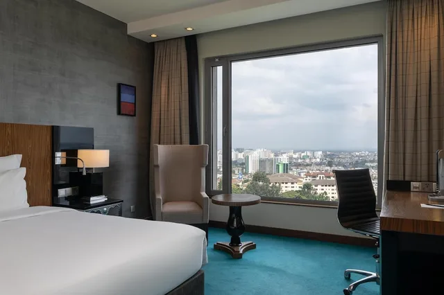 غرفة تنفيذية بسريرين منفصلين بإطلالة على المتنزه، RADISSON BLU HOTEL NAIROBI UPPER HILL 4/10