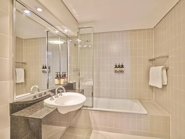 غرفة بسرير كينج بإطلالة على المرفأ بغرفة نوم واحدة، Rendezvous Hotel Sydney The Rocks 1/1