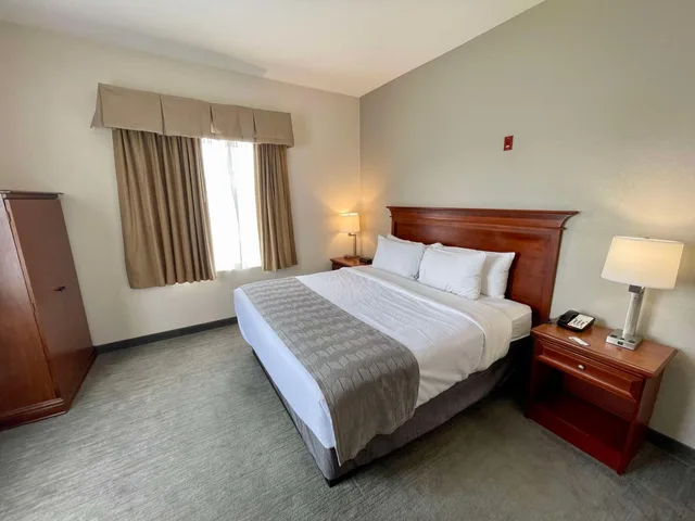 غرفة ديلوكس بسرير كينج، Best Western Plus Executive Hotel Suites 1/7