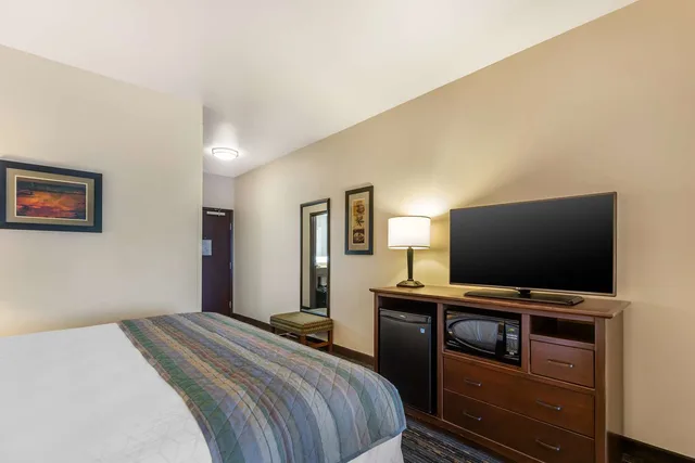 غرفة بسرير كينج، Best Western Plus Casper Inn & Suites 2/5