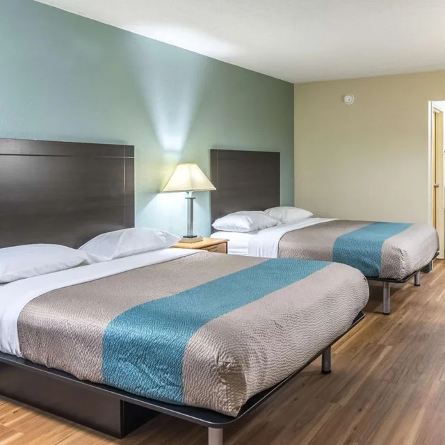 غرفة بريميوم رباعية، Motel6 Kenly, NC 5/10