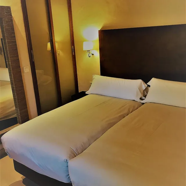 غرفة ثلاثية، Chillout Hotel Tres Mares 5/10