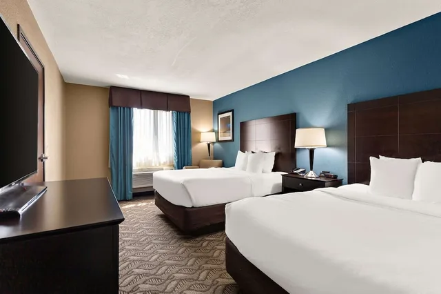 جناح بسريرين كوين مع أريكة، Comfort Inn & Suites Springfield I-55 4/7