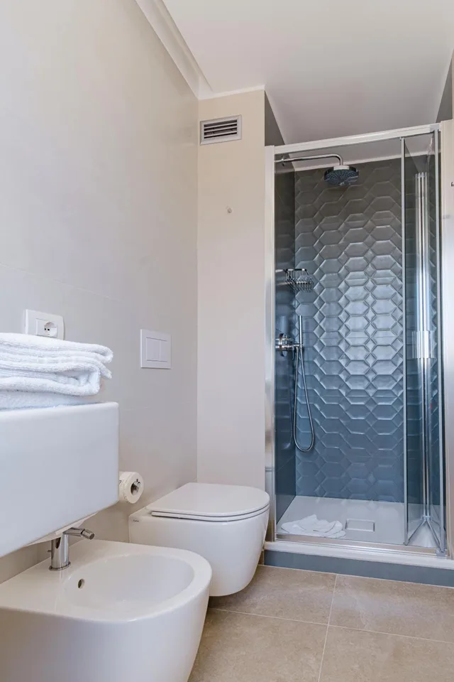 جناح جونيور بسرير كوين، Boston Hotel Bari 5/9