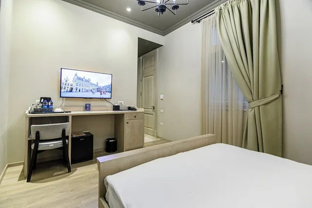 Standard, Queen Bed, Atrium View، Art Club Hotel 5/10