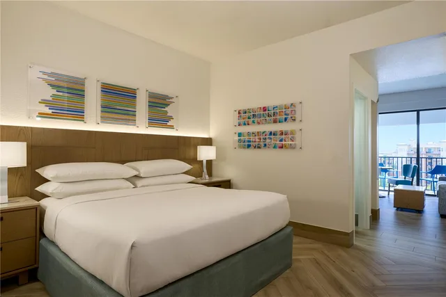 Resort, Junior Suite, King Bed, Bay View، Sirata Beach Resort St Pete Beach 1/1