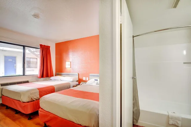 Deluxe, Quadruple, Motel6 Southington, CT - Hartford 9/10