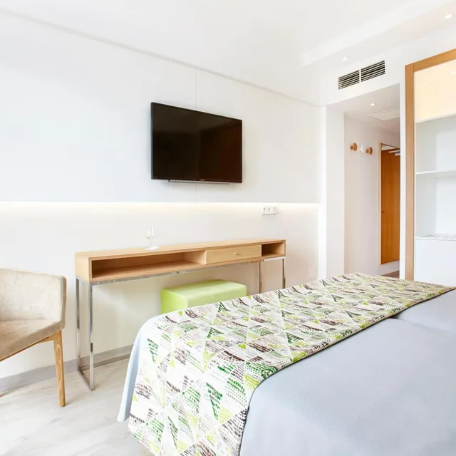 غرفة بانورامية بسرير مزدوج بإطلالة على البحر، Universal Hotel Castell Royal 3/5