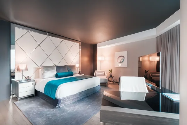 Paradox, King Bed, Bathtub، Paradox Hotel Vancouver 3/10