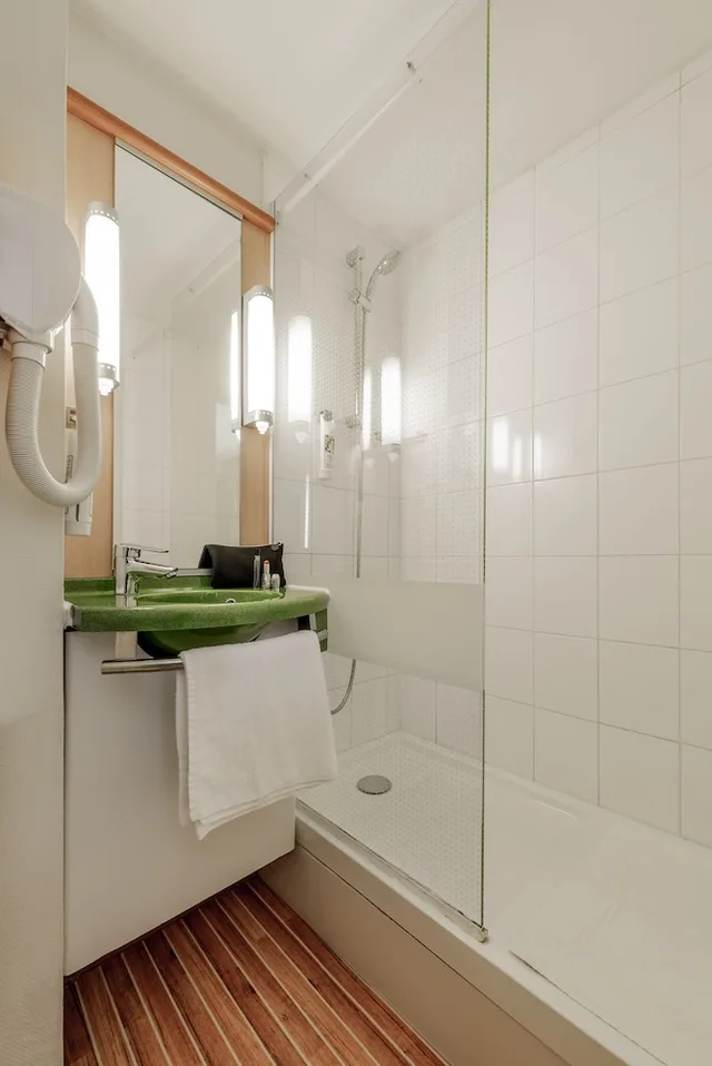غرفة بسرير مزدوج وسرير فردي، Ibis Liege Seraing 5/5