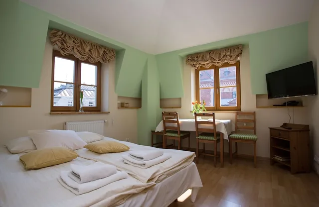 شقة كلاسيكية بسريرين منفصلين بغرفتي نوم مع أريكة، Kazimierz S Secret Apartments 3/10