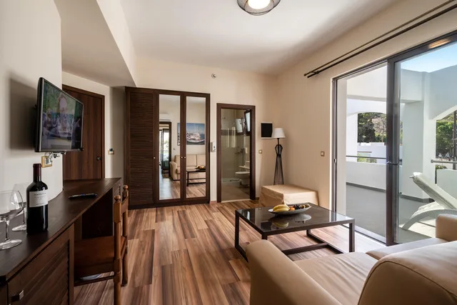 غرفة عائلية بشرفة بغرفة نوم واحدة، Ladiko Suites 4/5