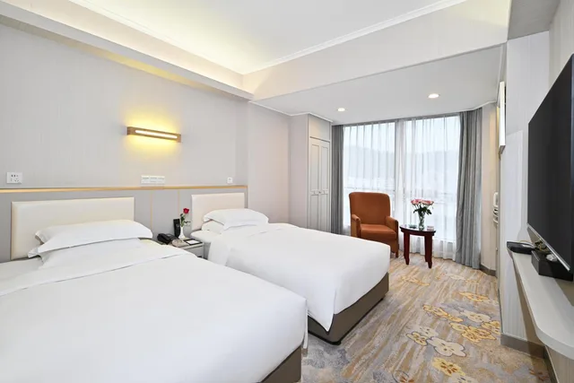 Leisure, Twin Beds, Panoramic Floor، Guangdong Hotel Zhuhai Ex Guangdong Regency 1/3