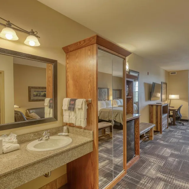 غرفة ديلوكس بسرير كينج، The Lodge At Deadwood Gaming Resort 5/5