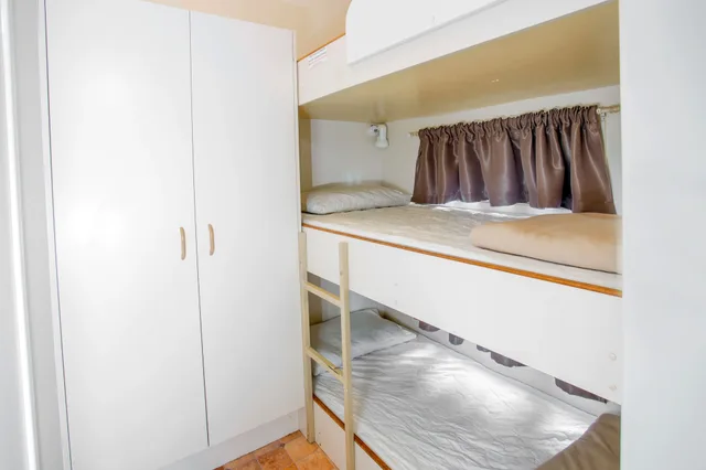 1 Bedroom, Family, Cabin, 1 Double and 2 Bunk Beds، Tasman Holiday Parks Hervey Bay 3/3