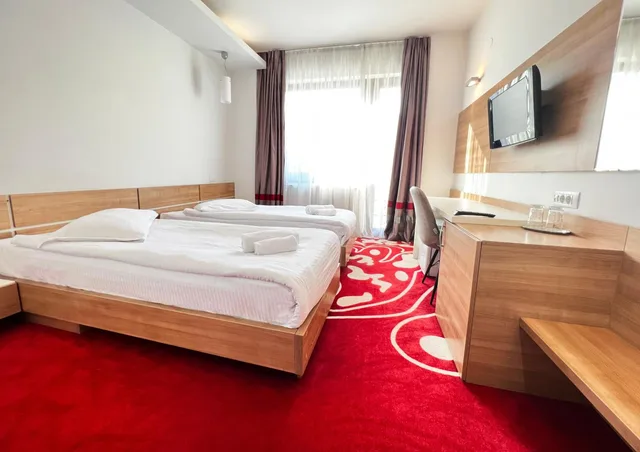 غرفة بسريرين منفصلين بشرفة، Hotel Ave Lux 3/10