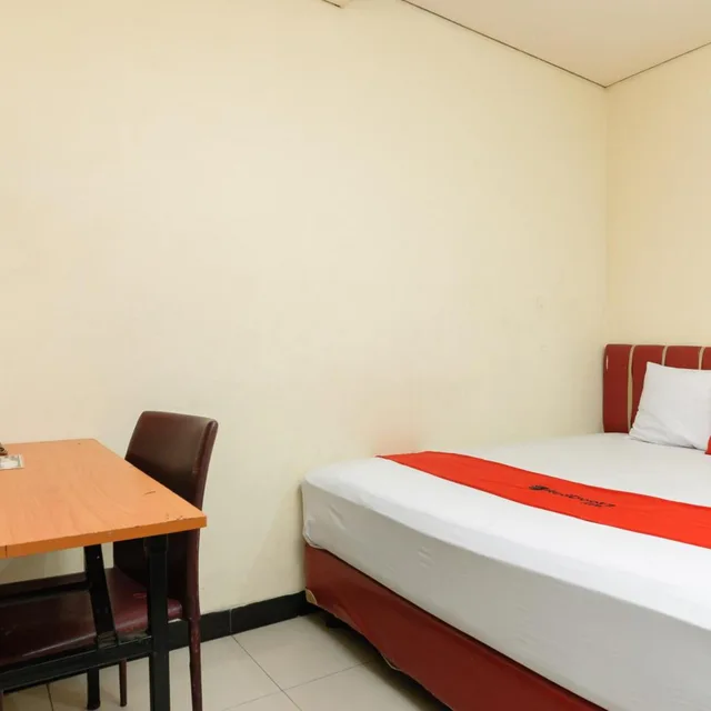غرفة بسرير مزدوج، Reddoorz Plus Jalan Pemuda Jakarta 6/10