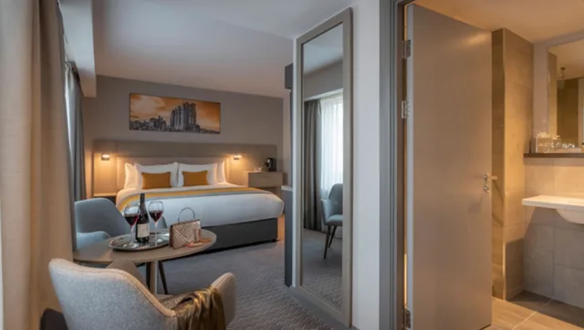 غرفة تنفيذية بسرير كينج، The Samuel Hotel 1/1