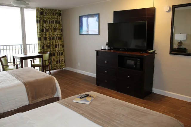 Room, 2 Double Beds, Ocean Front، Cove Motel Oceanfront 7/10